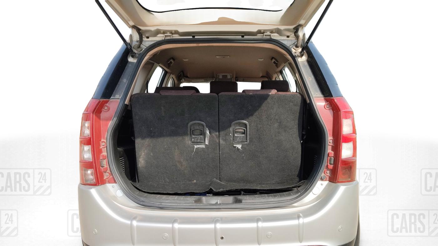 2015 Mahindra XUV500 W6, Diesel, Manual, 73,546 km, Boot Inside