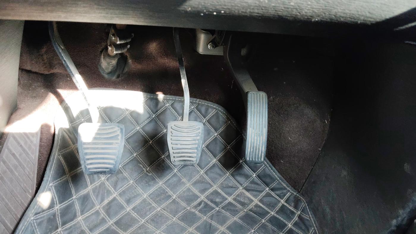 2015 Mahindra XUV500 W6, Diesel, Manual, 73,546 km, Pedals