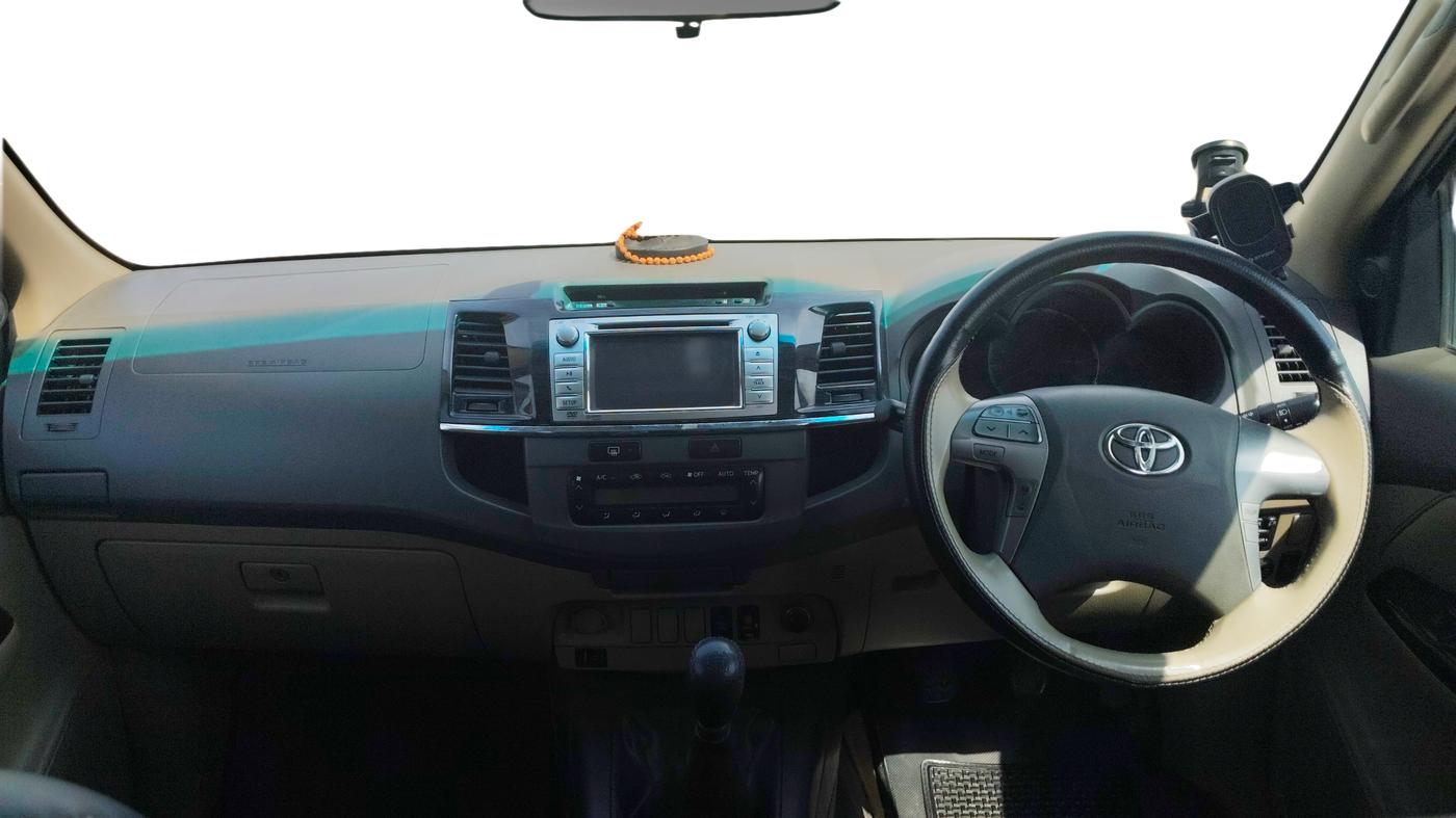 2013 Toyota Fortuner 3.0 4X2 MT, Diesel, Manual, 1,28,360 km, Dashboard