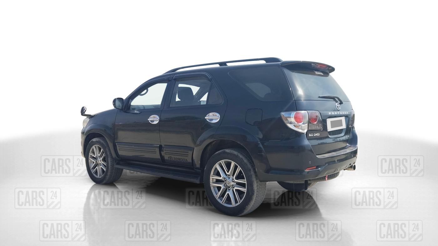 2013 Toyota Fortuner 3.0 4X2 MT, Diesel, Manual, 1,28,360 km, Left Back Diagonal
