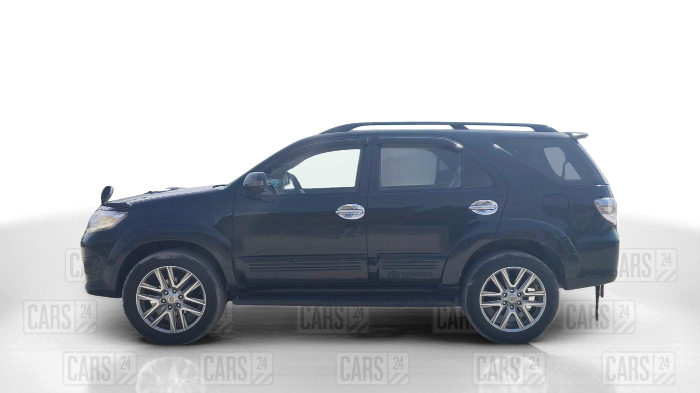 2013 Toyota Fortuner 3.0 4X2 MT, Diesel, Manual, 1,28,360 km, Left Side