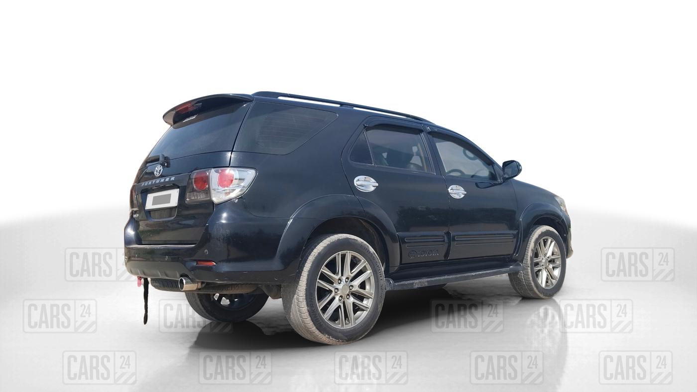 2013 Toyota Fortuner 3.0 4X2 MT, Diesel, Manual, 1,28,360 km, Right Back Diagonal