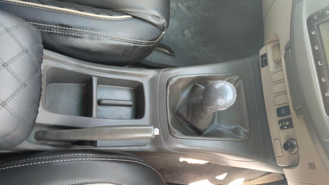 2013 Toyota Fortuner 3.0 4X2 MT, Diesel, Manual, 1,28,360 km, Gear Lever