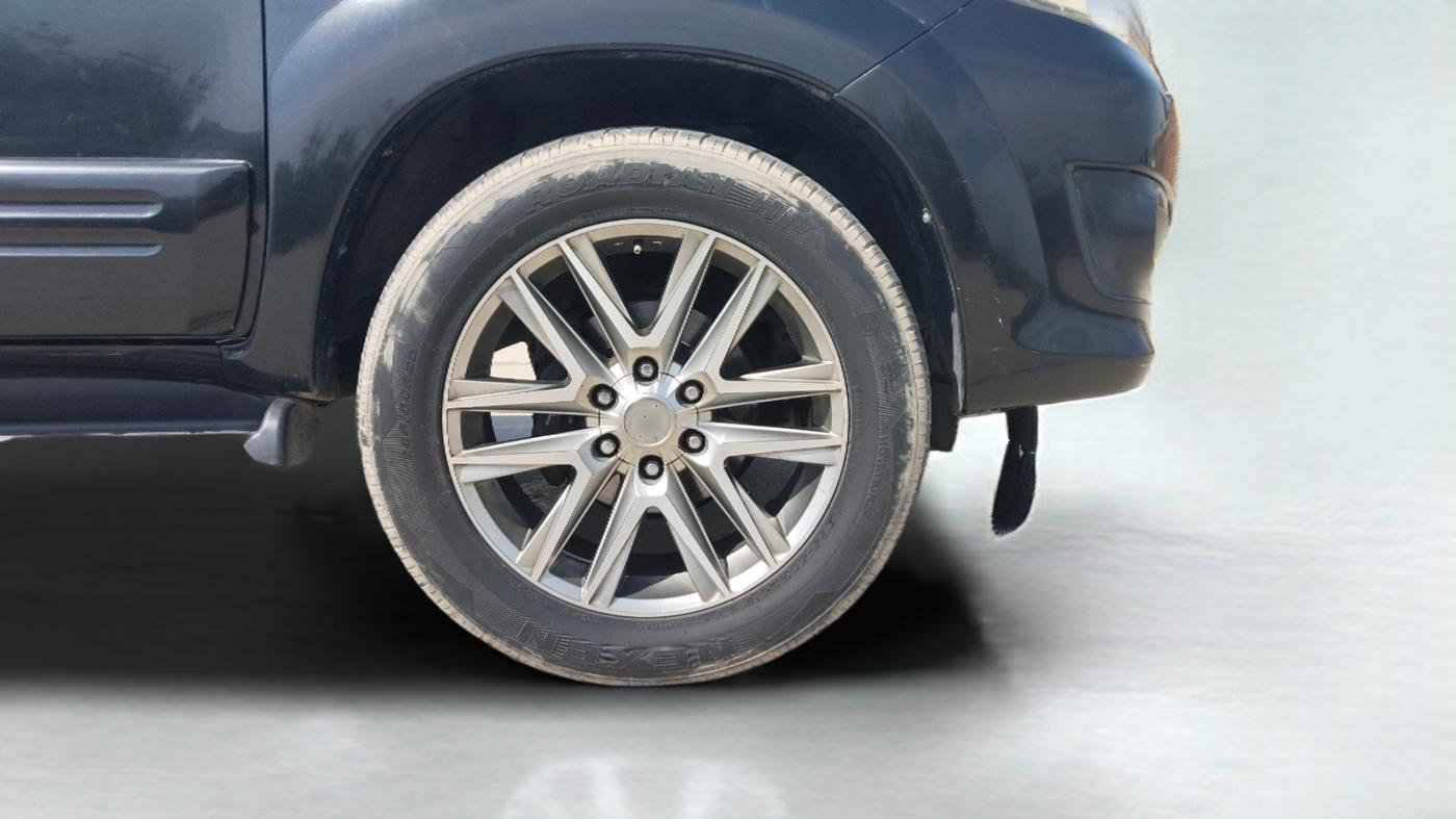 2013 Toyota Fortuner 3.0 4X2 MT, Diesel, Manual, 1,28,360 km, Right Front Wheel