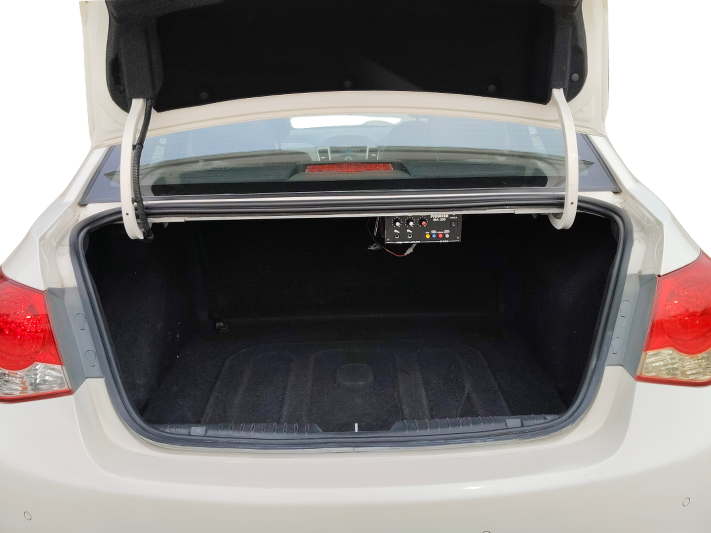 2016 Chevrolet Cruze LTZ AT, Diesel, Automatic, 87,300 km, Boot Inside