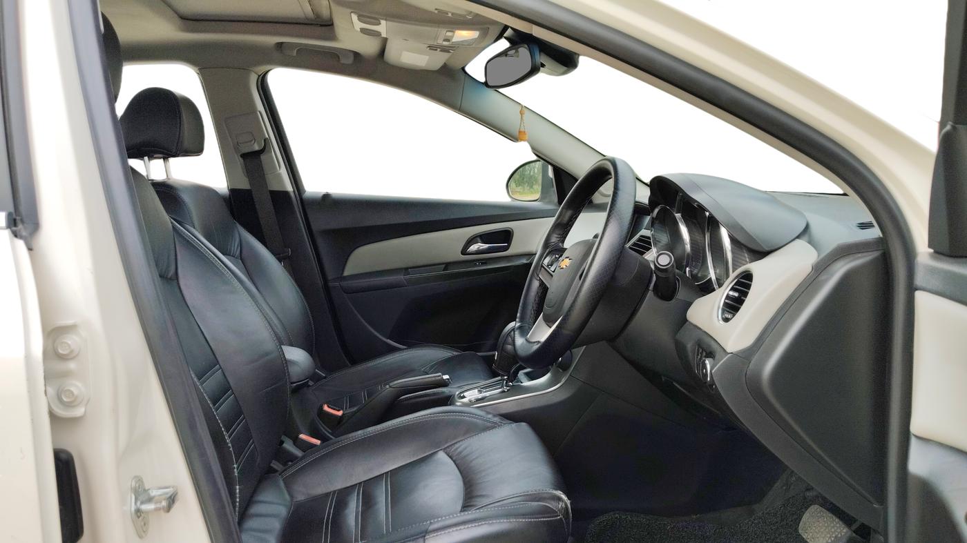2016 Chevrolet Cruze LTZ AT, Diesel, Automatic, 87,300 km, Right Side Front Door Cabin