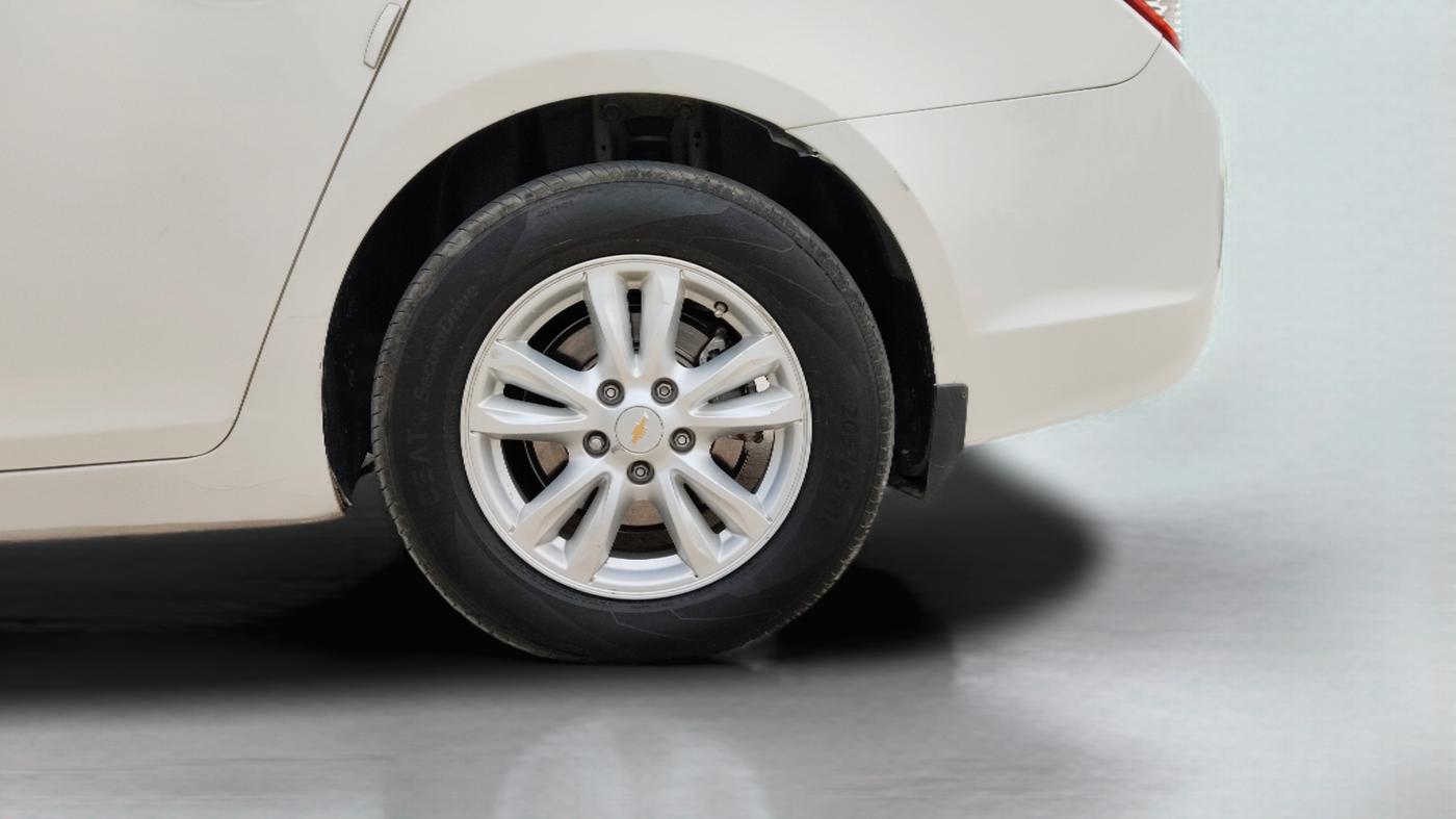 2016 Chevrolet Cruze LTZ AT, Diesel, Automatic, 87,300 km, Left Rear Wheel