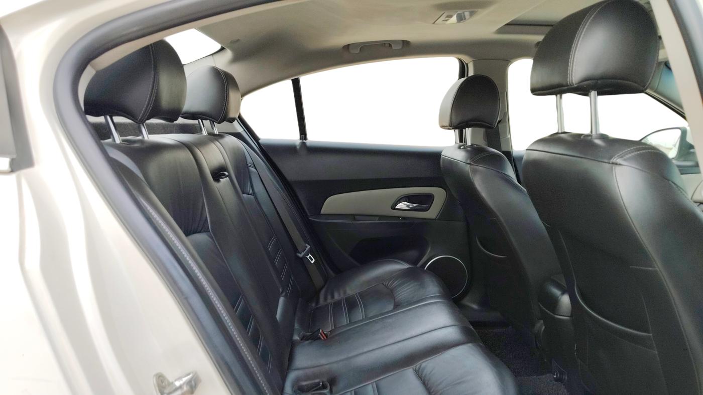 2016 Chevrolet Cruze LTZ AT, Diesel, Automatic, 87,300 km, Right Side Rear Door Cabin