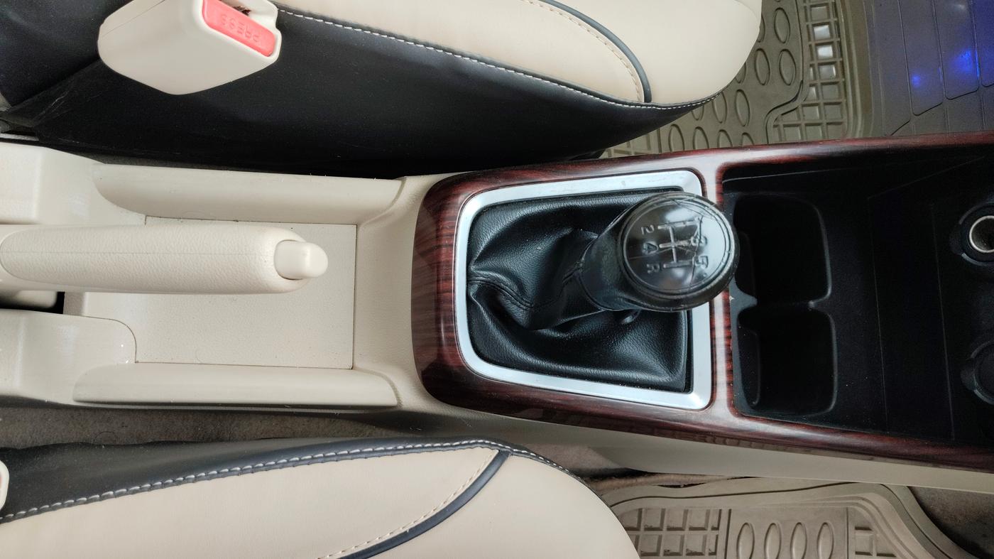 2018 Maruti Dzire LDI, Diesel, Manual, 72,014 km, Gear Lever