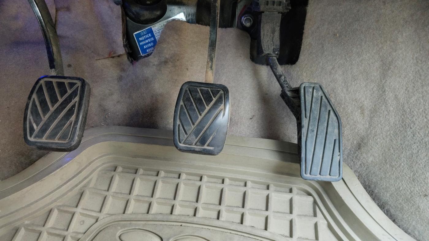 2018 Maruti Dzire LDI, Diesel, Manual, 72,014 km, Pedals