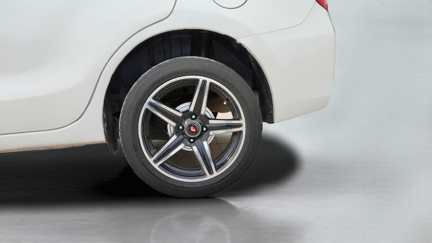 2018 Maruti Dzire LDI, Diesel, Manual, 72,014 km, Left Rear Wheel