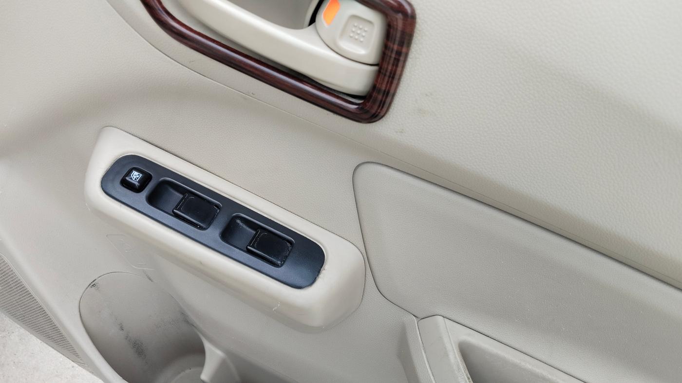 2018 Maruti Dzire LDI, Diesel, Manual, 72,014 km, Driver Side Door Panel Controls
