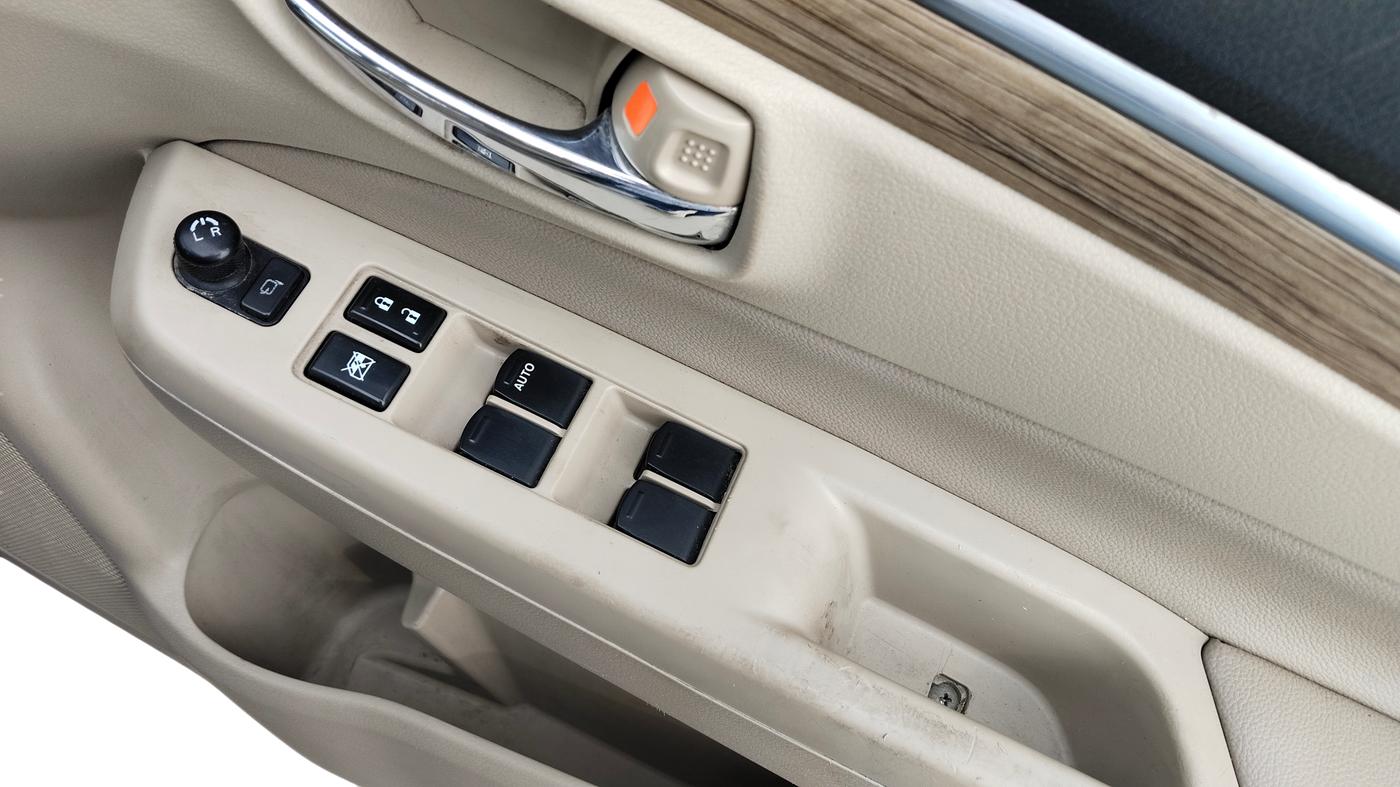 2018 Maruti Ciaz ALPHA DIESEL 1.3, Diesel, Manual, 78,295 km, Driver Side Door Panel Controls