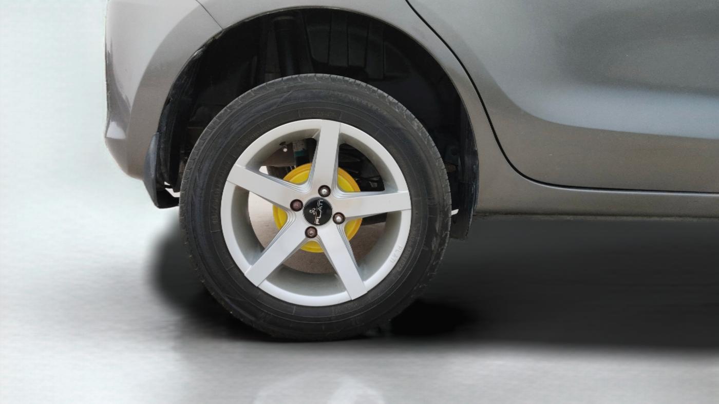 2020 Maruti Swift VXI, Petrol, Manual, 51,275 km, Right Rear Wheel