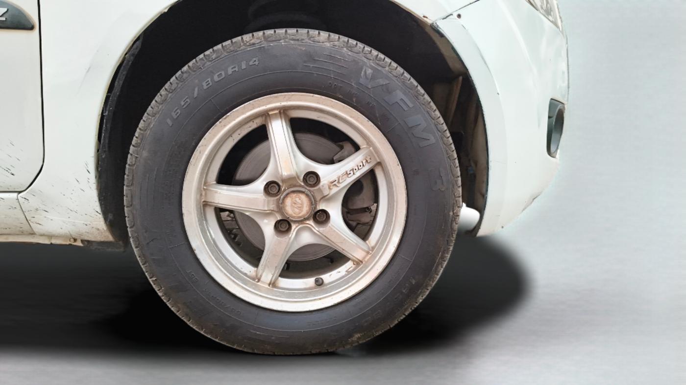 2012 Maruti Ritz VXI, Petrol, Manual, 1,30,216 km, Right Front Wheel