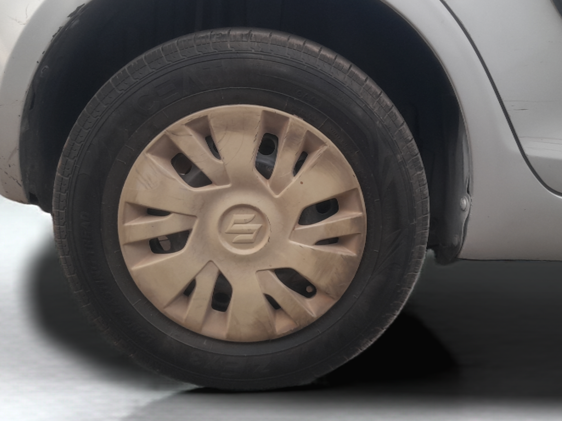 2013 Maruti Swift VDI, Diesel, Manual, 97,800 km, Right Rear Wheel