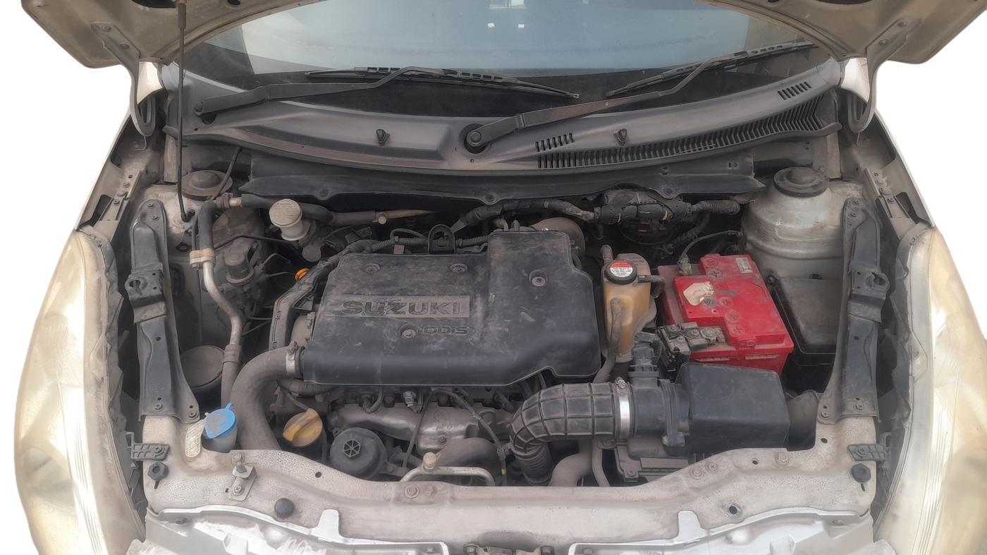 2013 Maruti Swift VDI, Diesel, Manual, 97,800 km, Open Bonnet