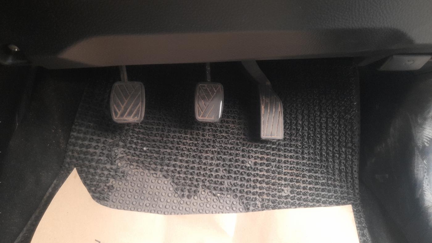 2013 Maruti Swift VDI, Diesel, Manual, 97,800 km, Pedals