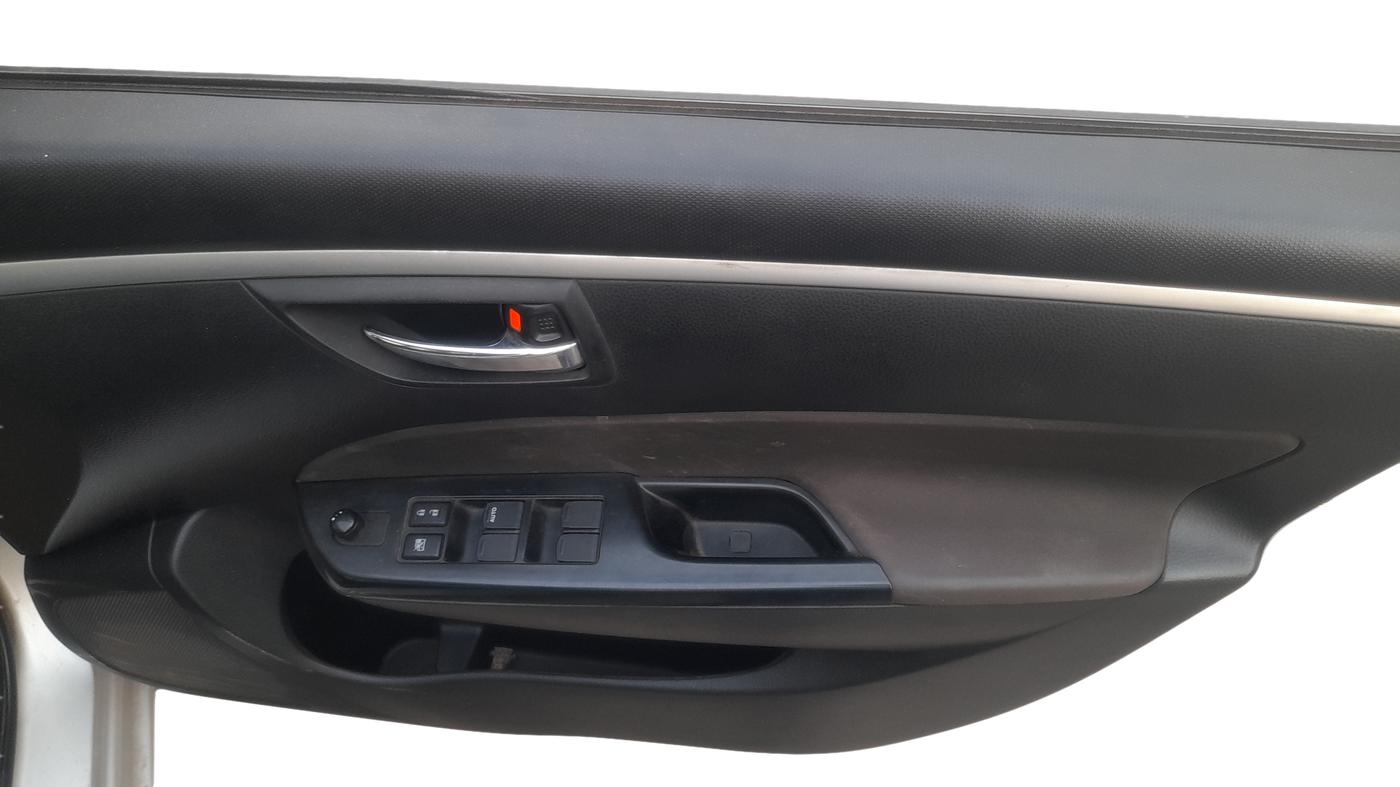 2013 Maruti Swift VDI, Diesel, Manual, 97,800 km, Driver Side Door Panel Controls