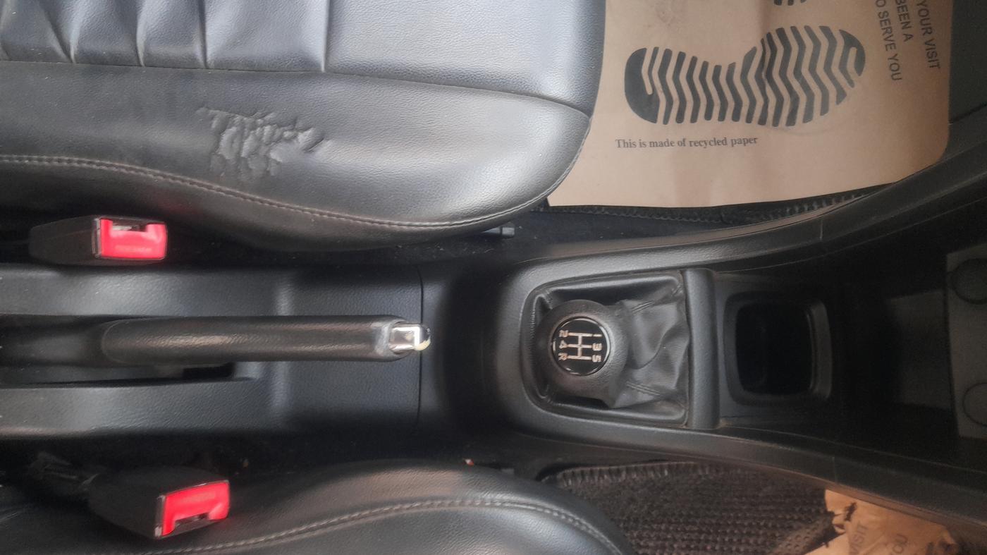 2013 Maruti Swift VDI, Diesel, Manual, 97,800 km, Gear Lever