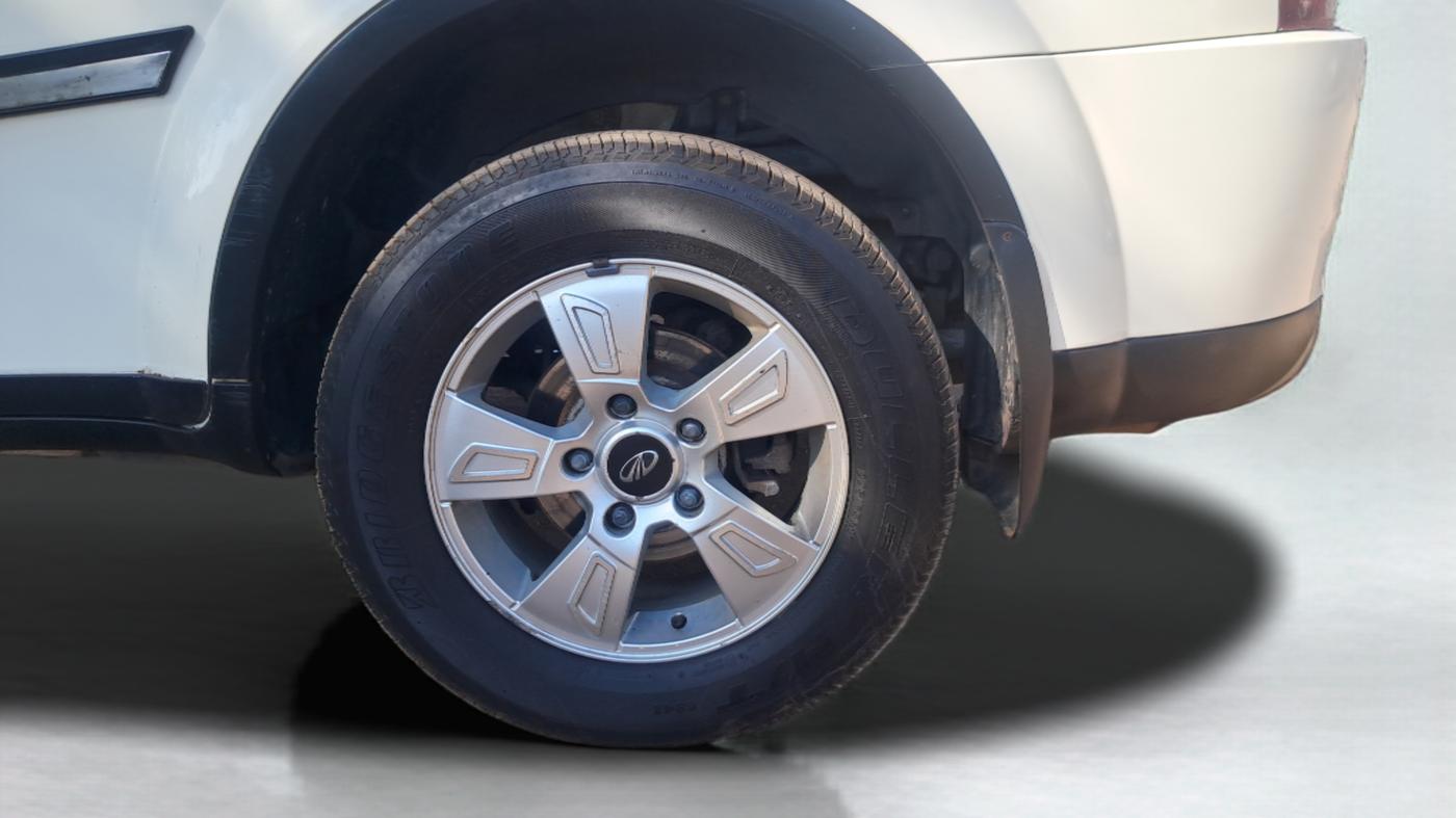 2013 Mahindra XUV500 W8, Diesel, Manual, 1,01,954 km, Left Rear Wheel