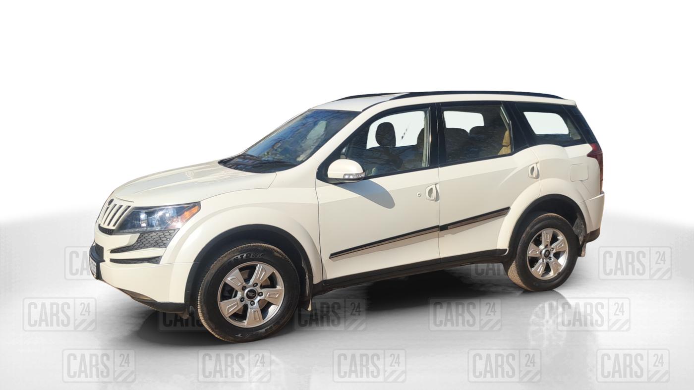 2013 Mahindra XUV500 W8, Diesel, Manual, 1,01,954 km, Left Front Diagonal