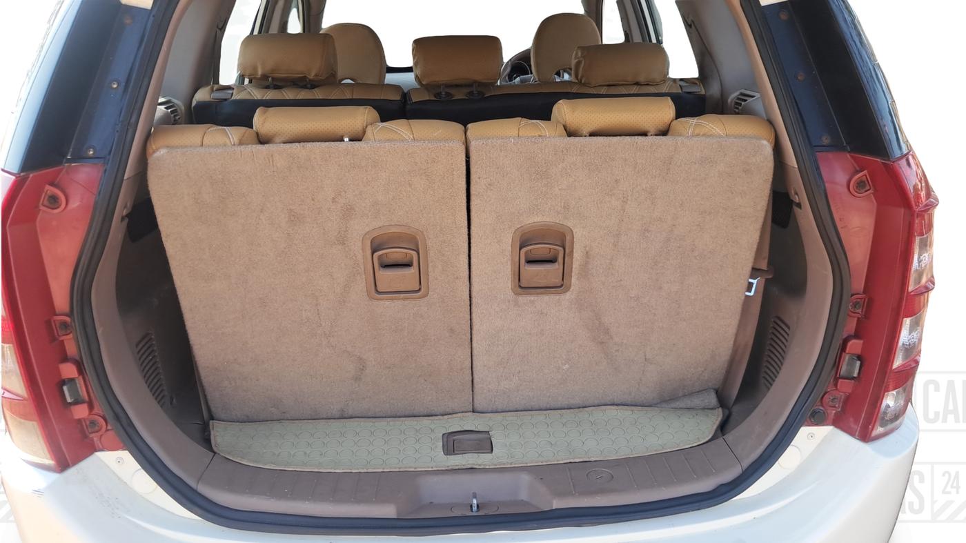 2013 Mahindra XUV500 W8, Diesel, Manual, 1,01,954 km, Boot Inside