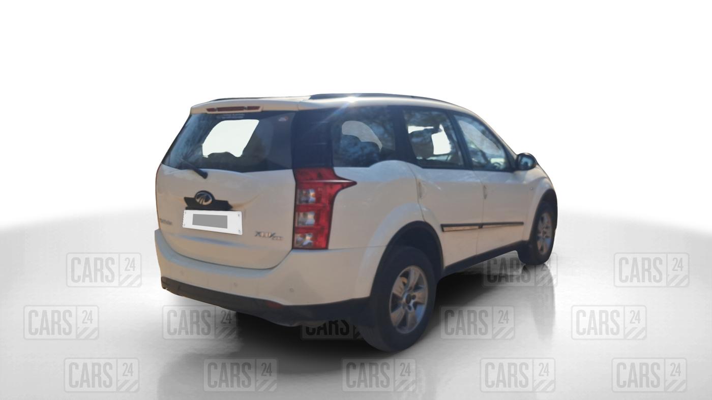 2013 Mahindra XUV500 W8, Diesel, Manual, 1,01,954 km, Right Back Diagonal