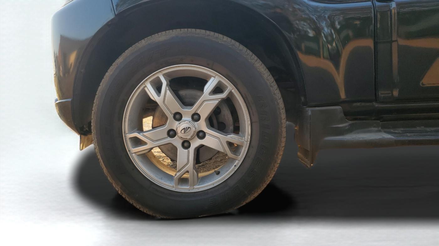 2014 Mahindra Scorpio S10, Diesel, Manual, 41,300 km, Left Front Wheel