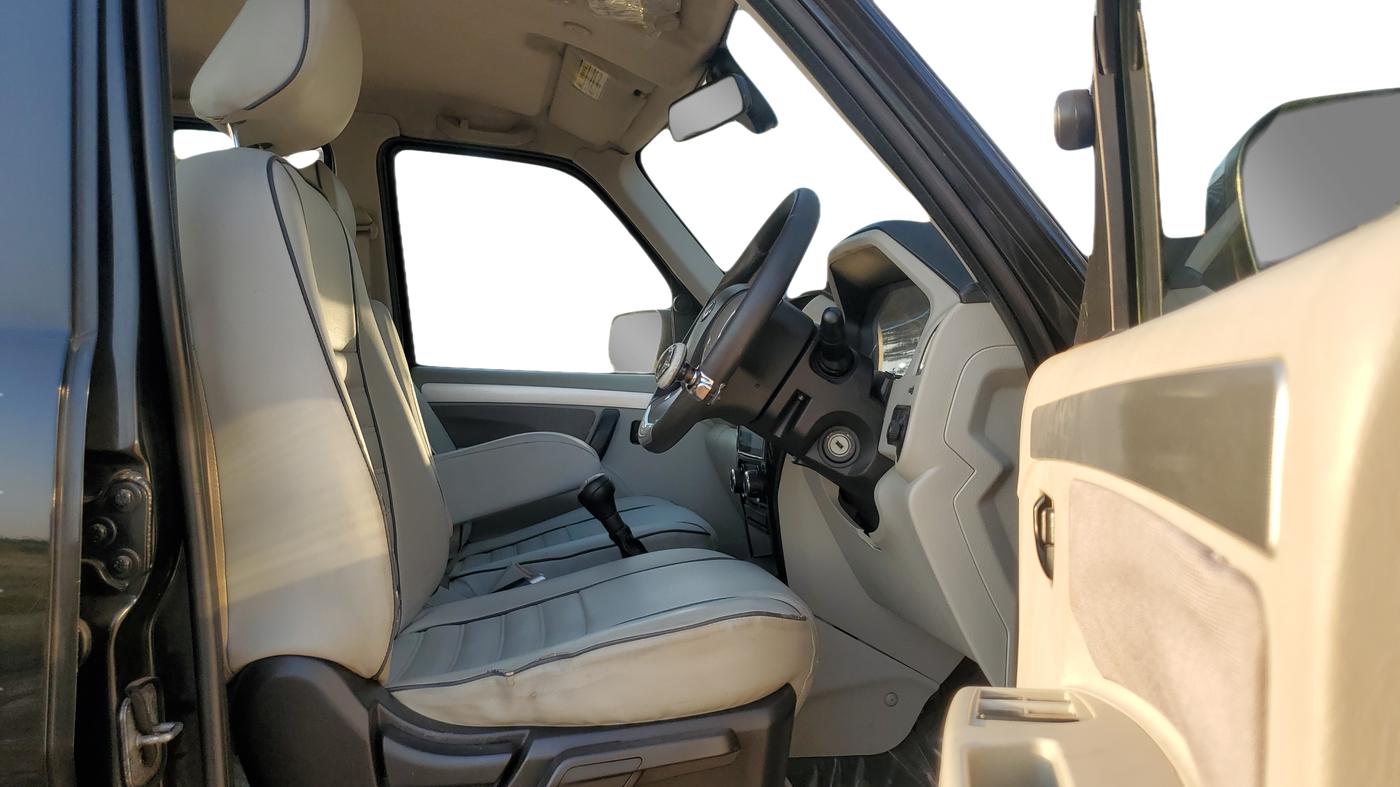 2014 Mahindra Scorpio S10, Diesel, Manual, 41,300 km, Right Side Front Door Cabin