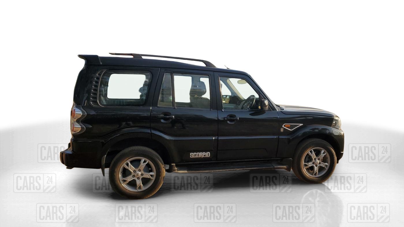 2014 Mahindra Scorpio S10, Diesel, Manual, 41,300 km, Right Side View