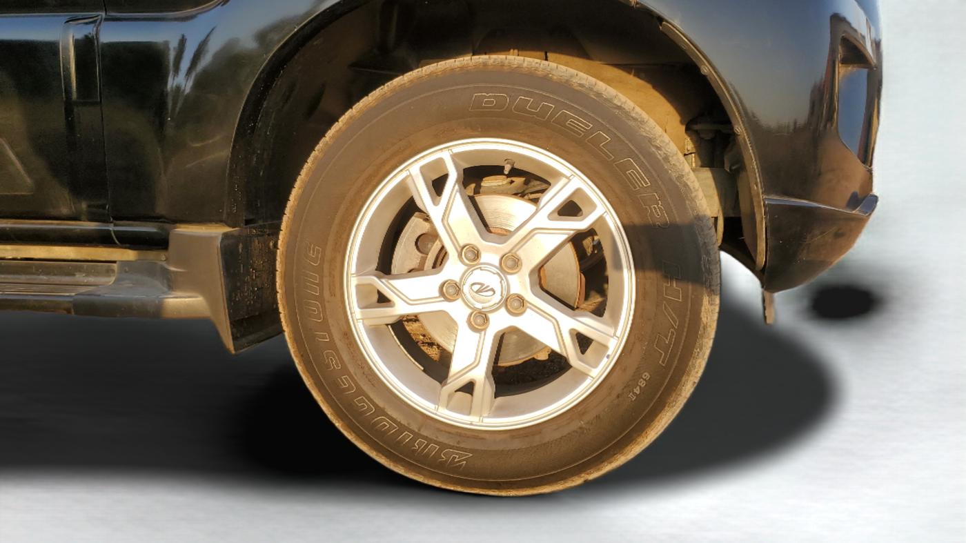 2014 Mahindra Scorpio S10, Diesel, Manual, 41,300 km, Right Front Wheel