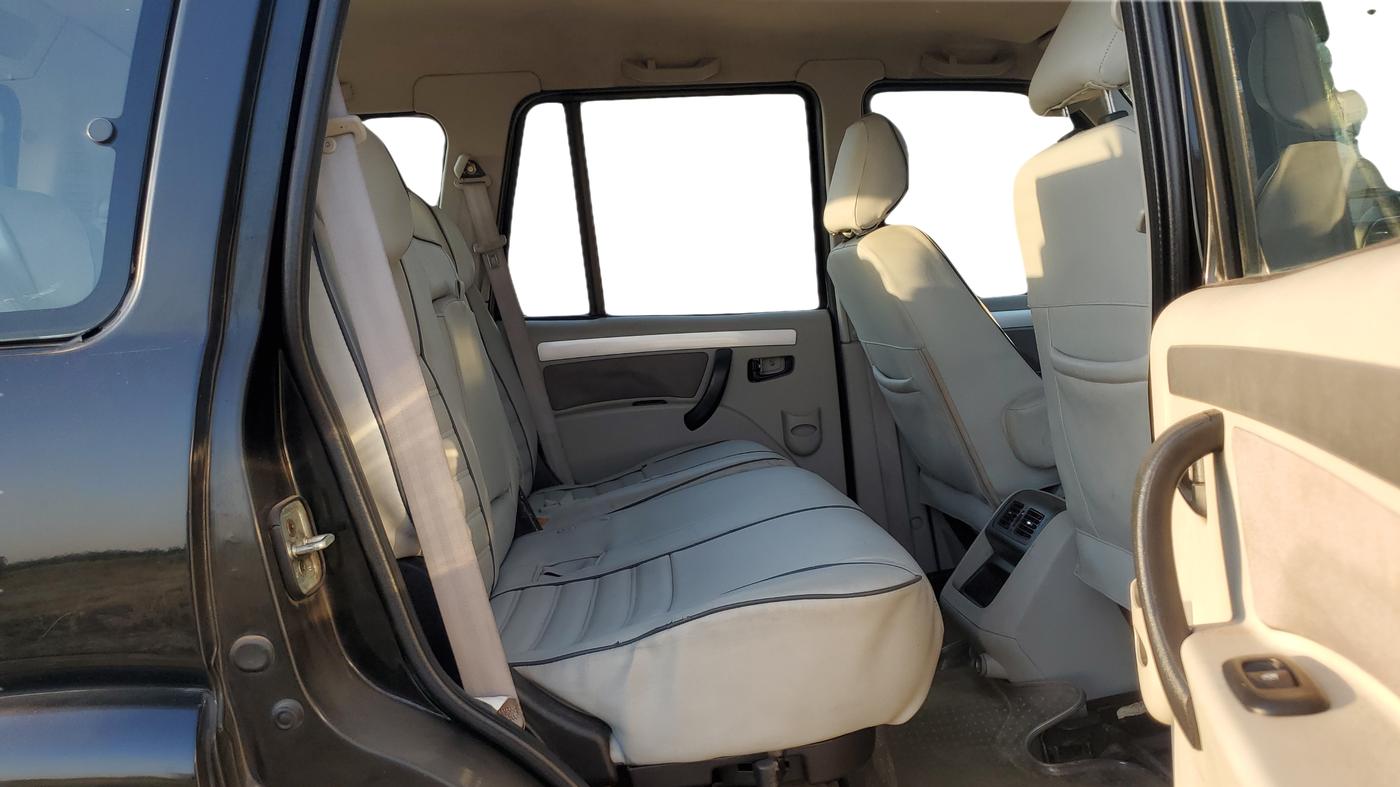 2014 Mahindra Scorpio S10, Diesel, Manual, 41,300 km, Right Side Rear Door Cabin