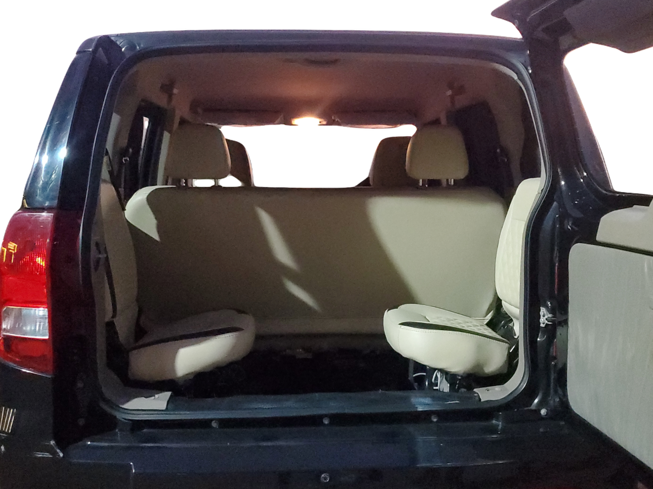 2022 Mahindra BOLERO NEO N 8, Diesel, Manual, 21,884 km, Boot Inside