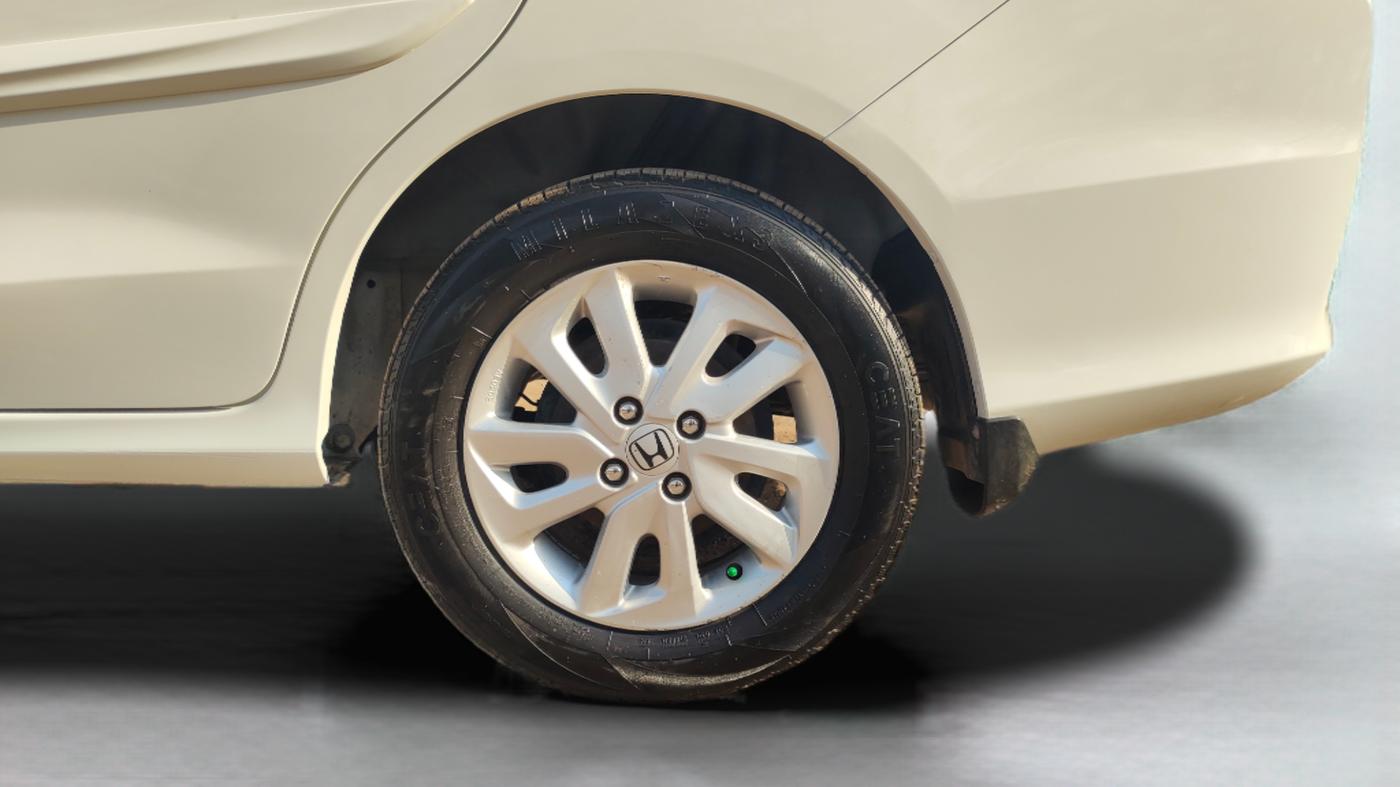 2014 Honda Mobilio 1.5L I-DTEC V, Diesel, Manual, 1,10,229 km, Left Rear Wheel