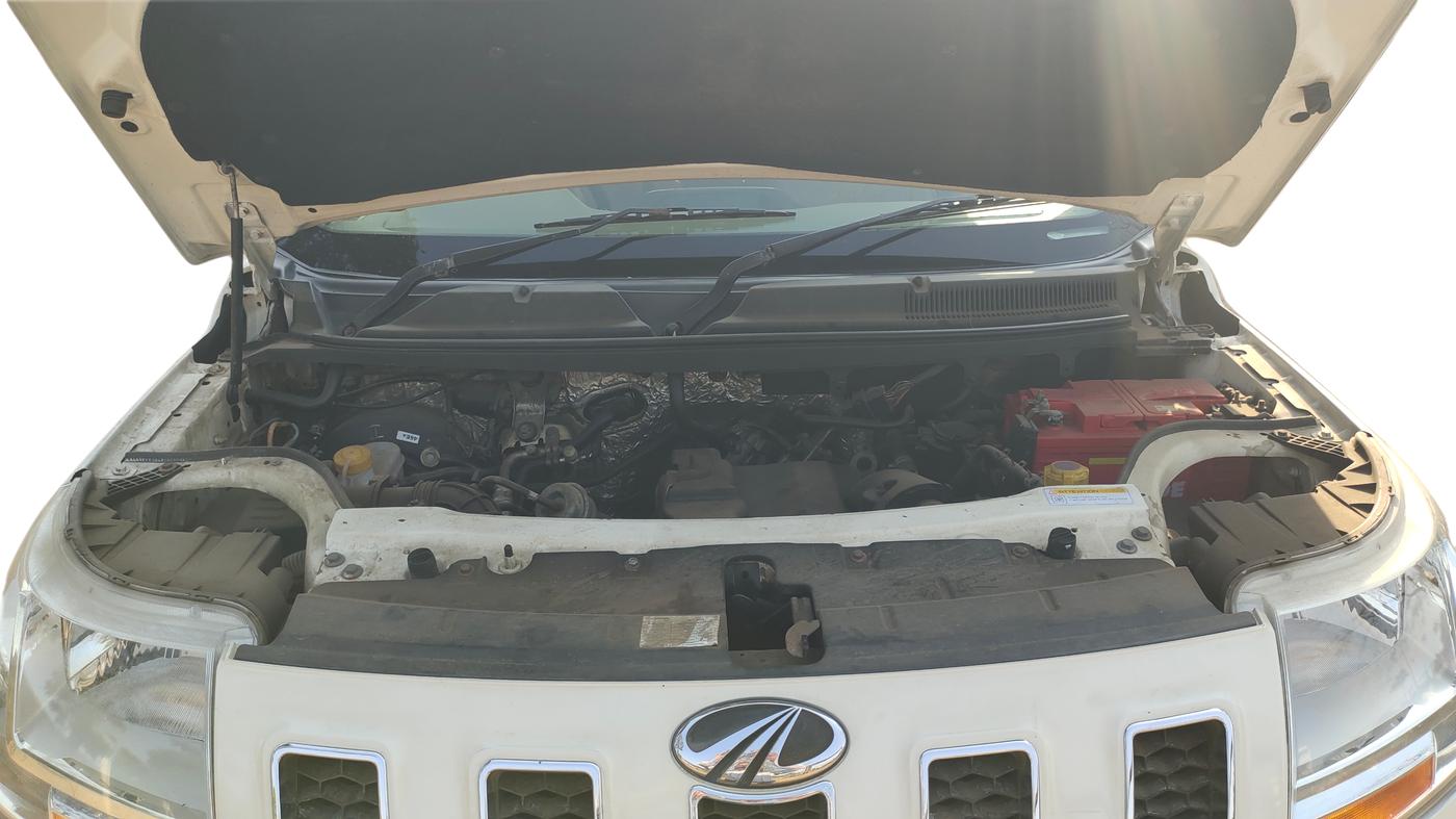 2016 Mahindra TUV300 T8, Diesel, Manual, 61,617 km, Open Bonnet