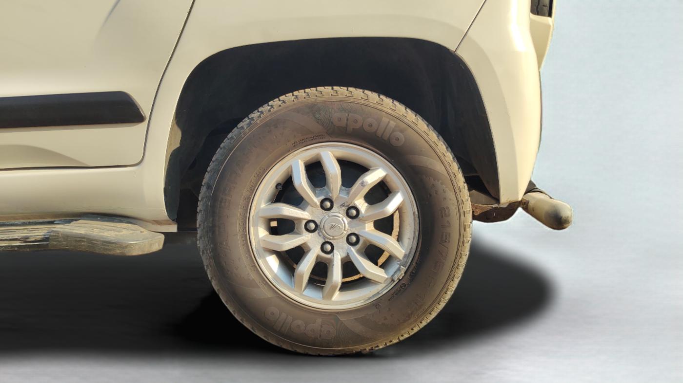 2016 Mahindra TUV300 T8, Diesel, Manual, 61,617 km, Left Rear Wheel