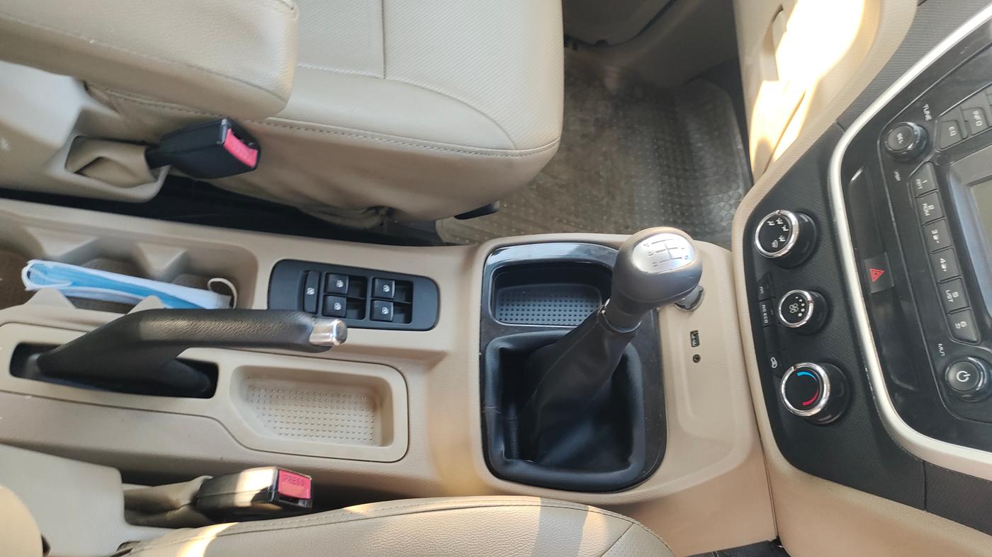 2016 Mahindra TUV300 T8, Diesel, Manual, 61,617 km, Gear Lever