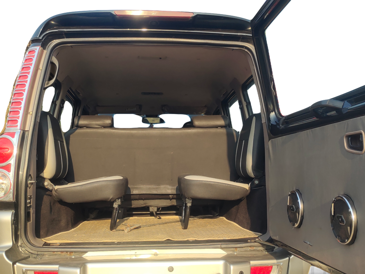 2013 Mahindra Scorpio VLX 2WD AIRBAG, Diesel, Manual, 1,35,000 km, Boot Inside
