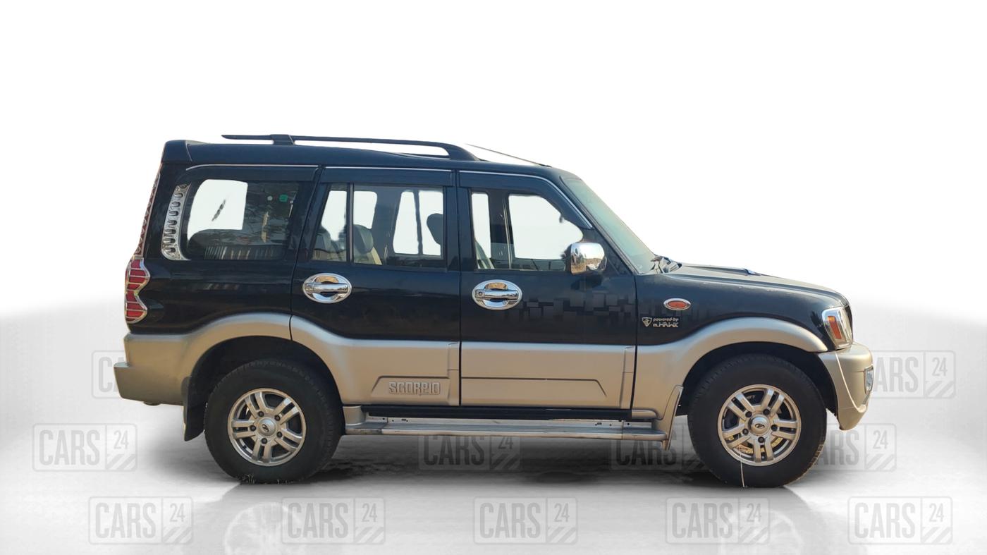 2013 Mahindra Scorpio VLX 2WD AIRBAG, Diesel, Manual, 1,35,000 km, Right Side View