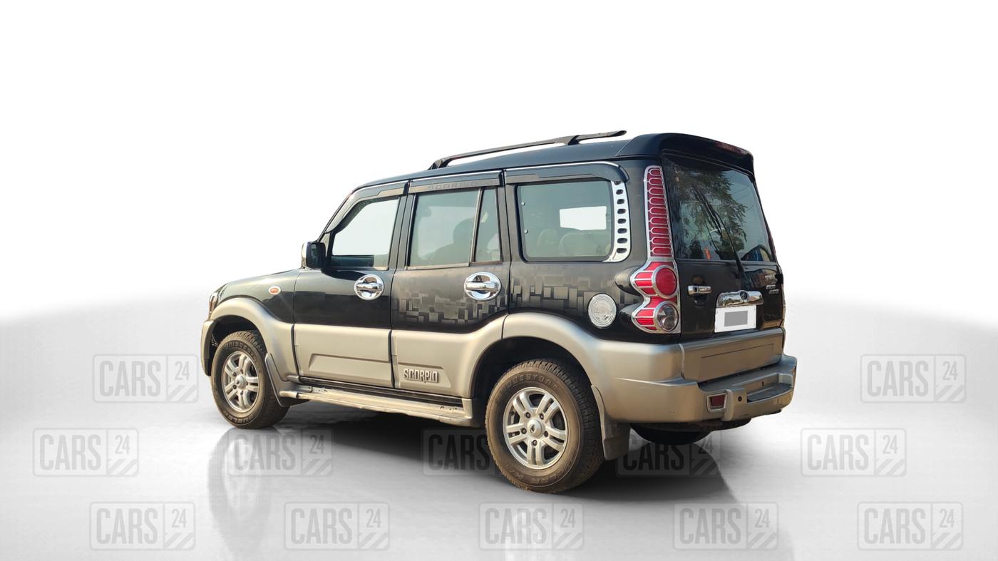 2013 Mahindra Scorpio VLX 2WD AIRBAG, Diesel, Manual, 1,35,000 km, Left Back Diagonal