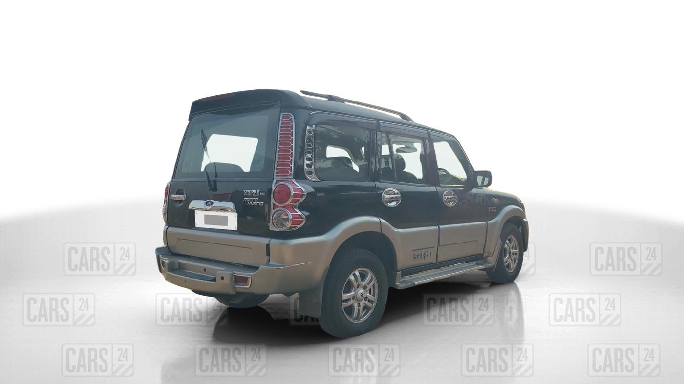2013 Mahindra Scorpio VLX 2WD AIRBAG, Diesel, Manual, 1,35,000 km, Right Back Diagonal