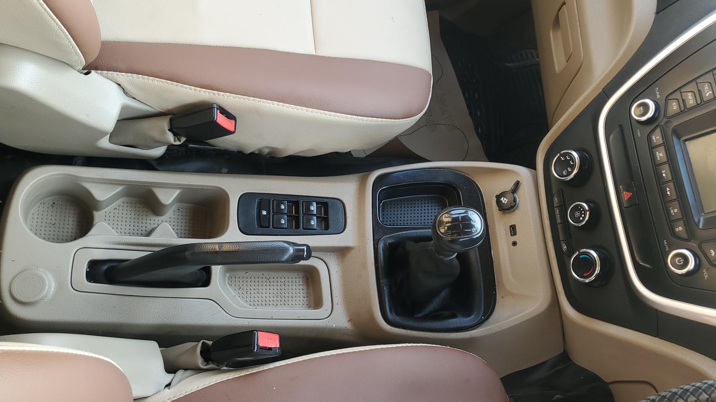 2023 Mahindra BOLERO NEO N 8, Diesel, Manual, 74,319 km, Gear Lever
