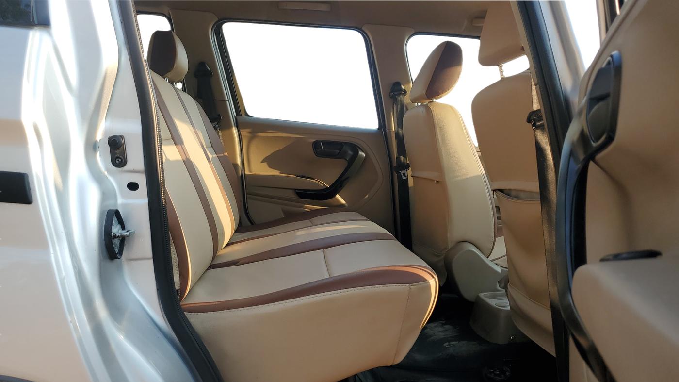 2023 Mahindra BOLERO NEO N 8, Diesel, Manual, 74,319 km, Right Side Rear Door Cabin