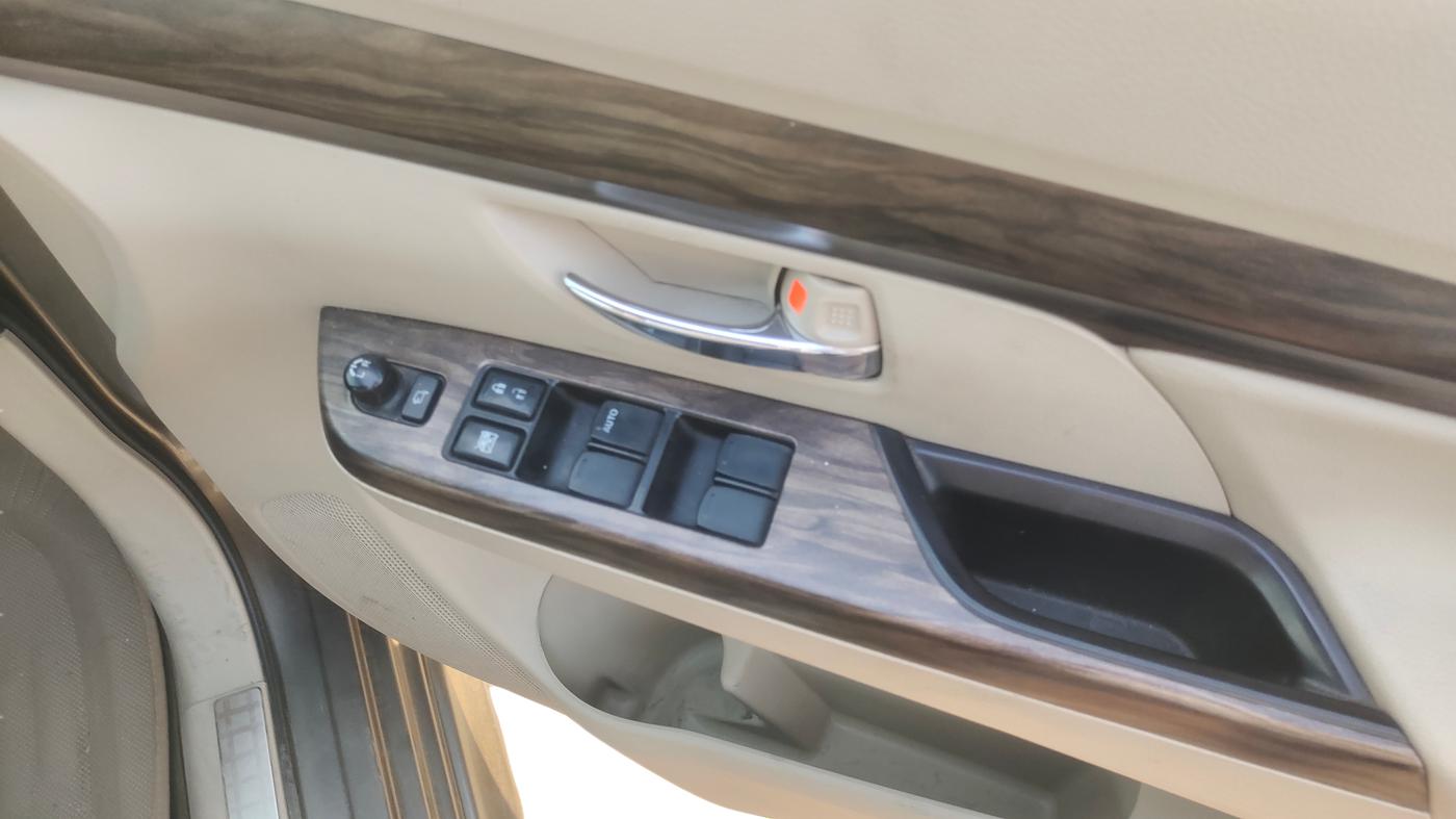 2019 Maruti Ertiga ZDI+ 1.5, Diesel, Manual, 1,00,797 km, Driver Side Door Panel Controls