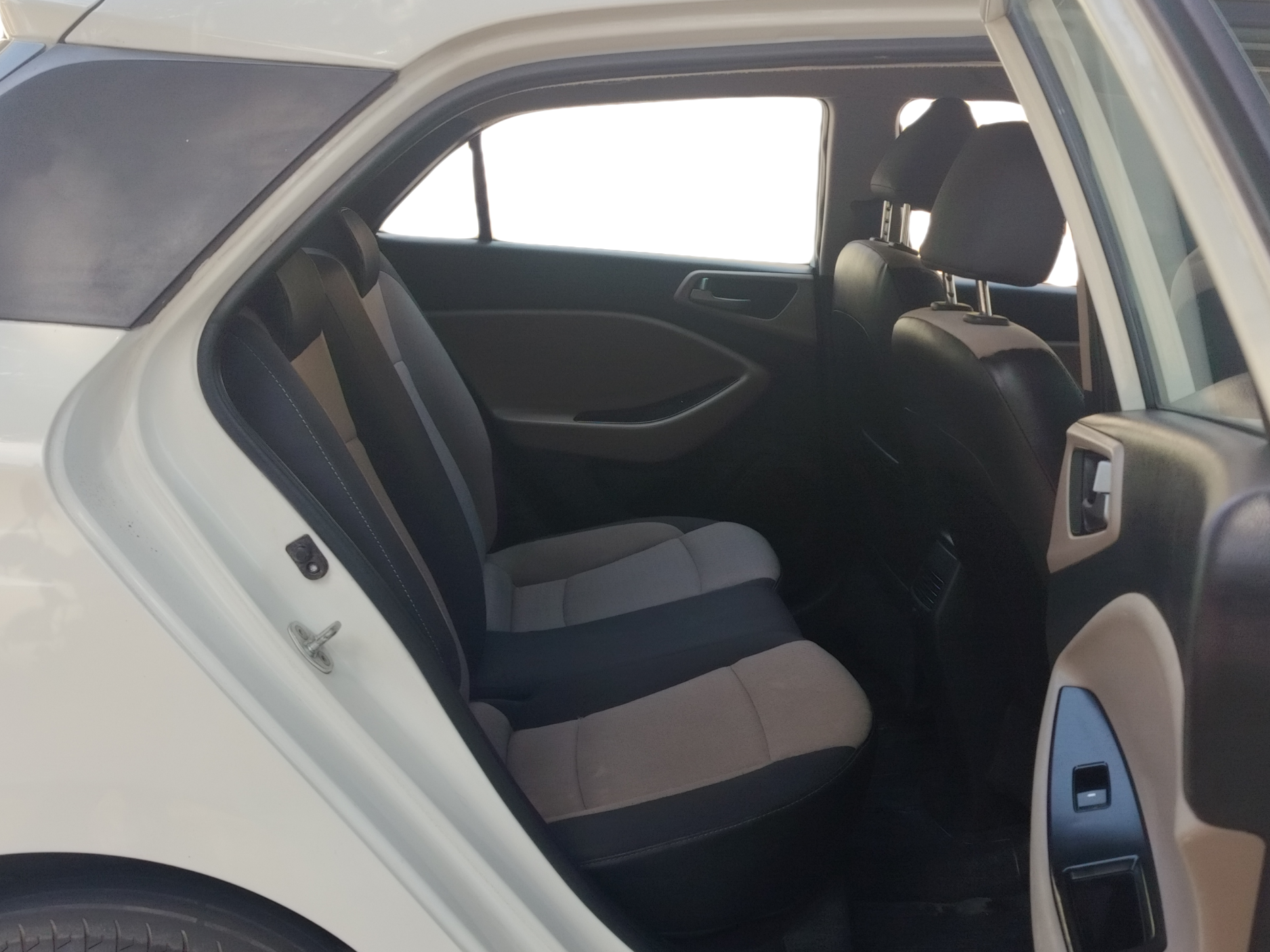 2015 Hyundai Elite i20 MAGNA 1.4 CRDI, Diesel, Manual, 65,204 km, Right Side Rear Door Cabin