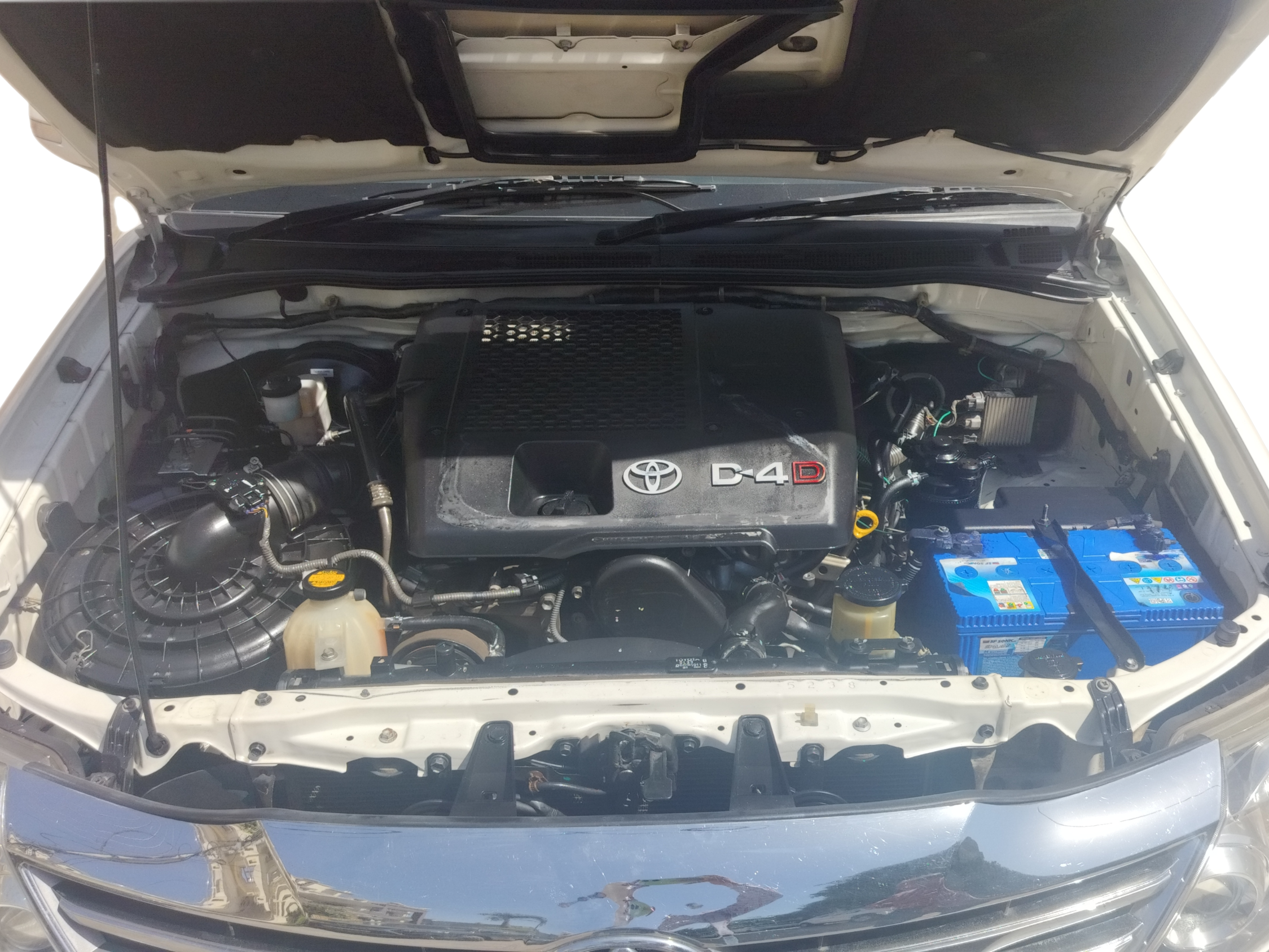 2014 Toyota Fortuner 3.0 4X2 AT, Diesel, Automatic, 1,96,844 km, Open Bonnet