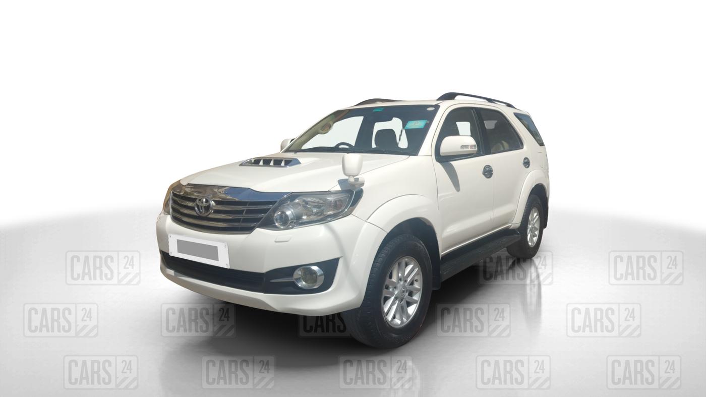 2014 Toyota Fortuner 3.0 4X2 AT, Diesel, Automatic, 1,96,844 km, Left Front Diagonal