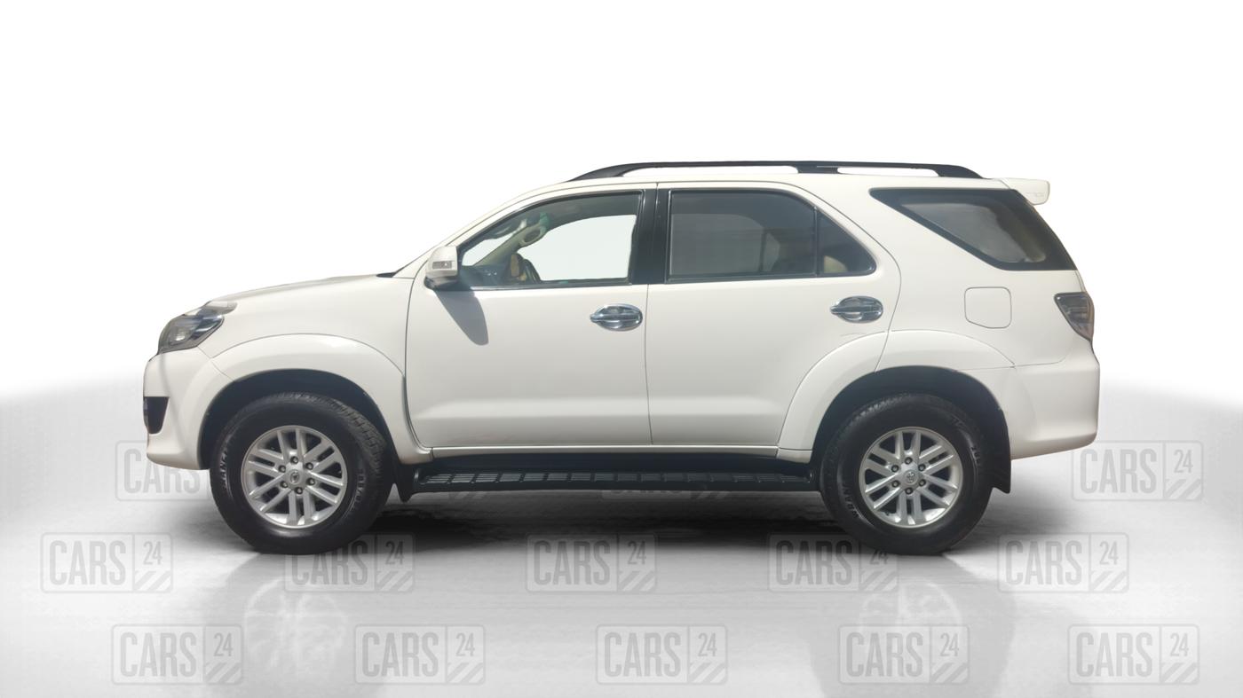 2014 Toyota Fortuner 3.0 4X2 AT, Diesel, Automatic, 1,96,844 km, Left Side