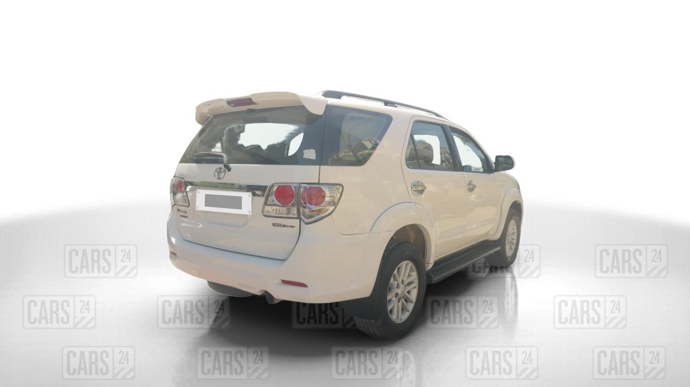 2014 Toyota Fortuner 3.0 4X2 AT, Diesel, Automatic, 1,96,844 km, Right Back Diagonal